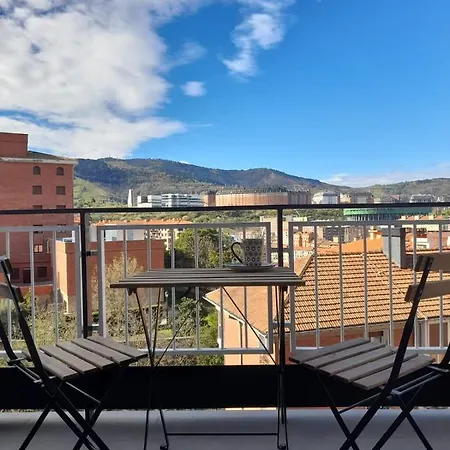 Moderno Y Sofisticado Con Vistas A La Ciudad Bilbao