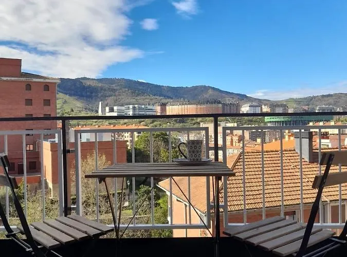 Moderno Y Sofisticado Con Vistas A La Ciudad Bilbau